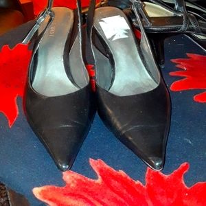 Nine West black kitten heels size 8M Some peeling please read